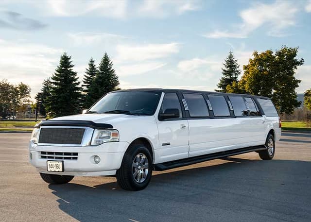 14 Passenger Expedition luxury limousine in Halton Hills