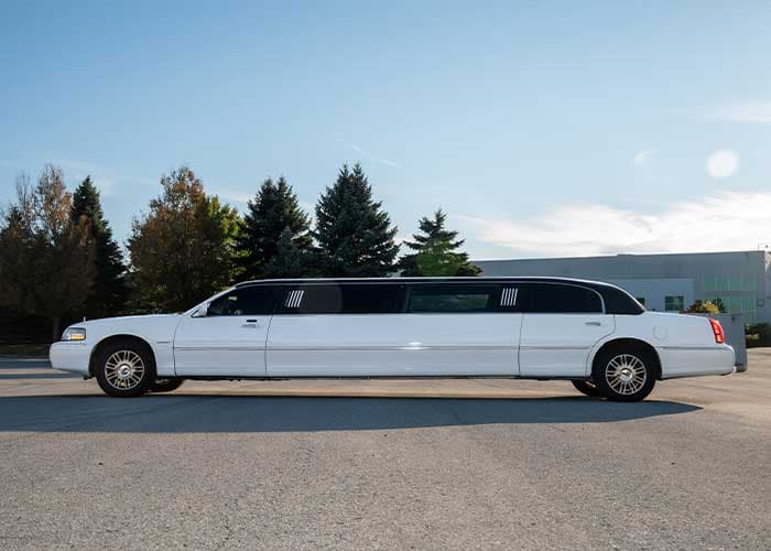 Lincoln Stretched Towncar gallery image 1 for limousine service in Halton Hills