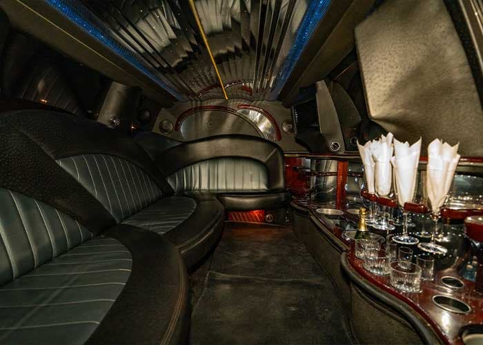 14 Passenger Lincoln Navigator Limo gallery image 2 for limousine service in Halton Hills
